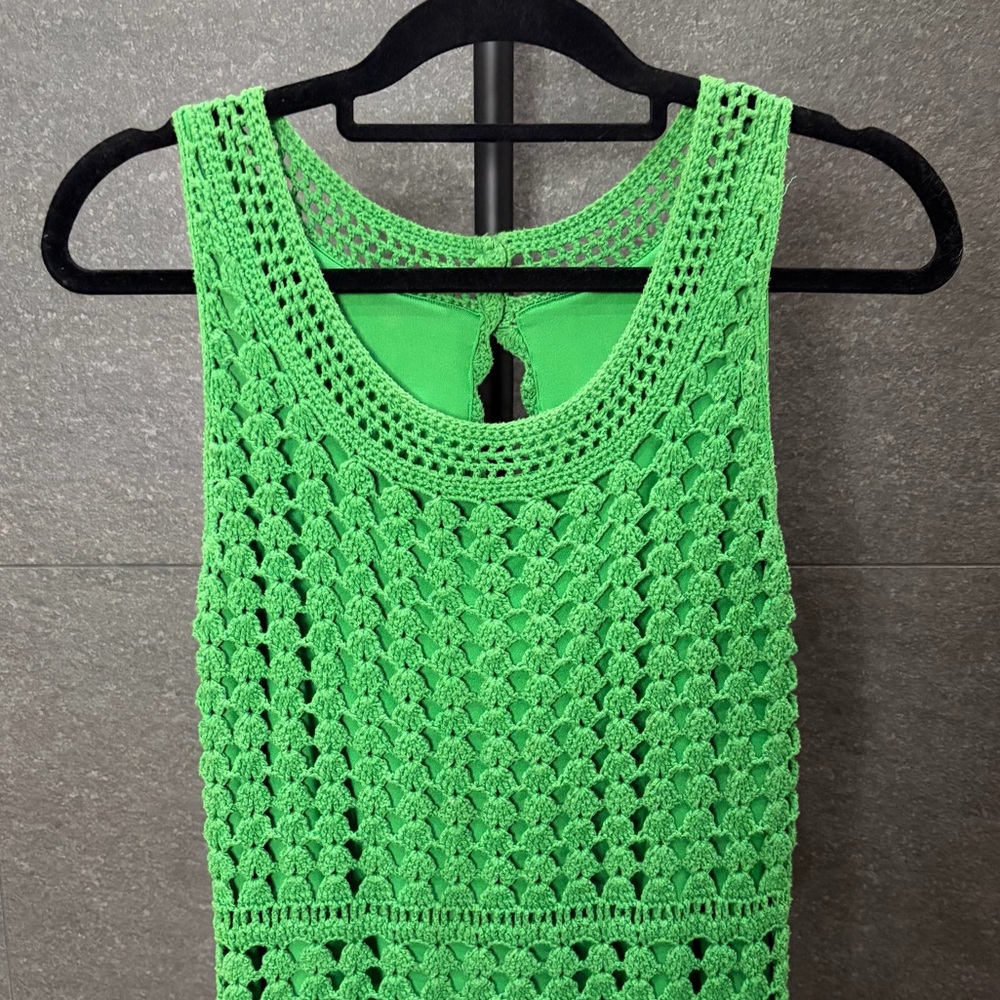 Green Crocheted Scoop Neck Sleeveless Dress - Picture 3 of 11